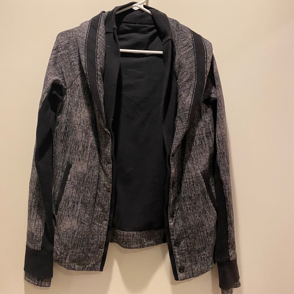 Lululemon jacket size 6 great used condition